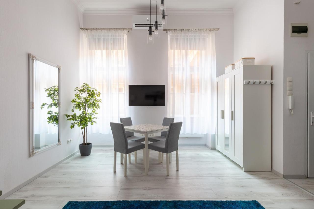 Standard Apartment By Hi5-Relax With Style Studio Budapest Luaran gambar