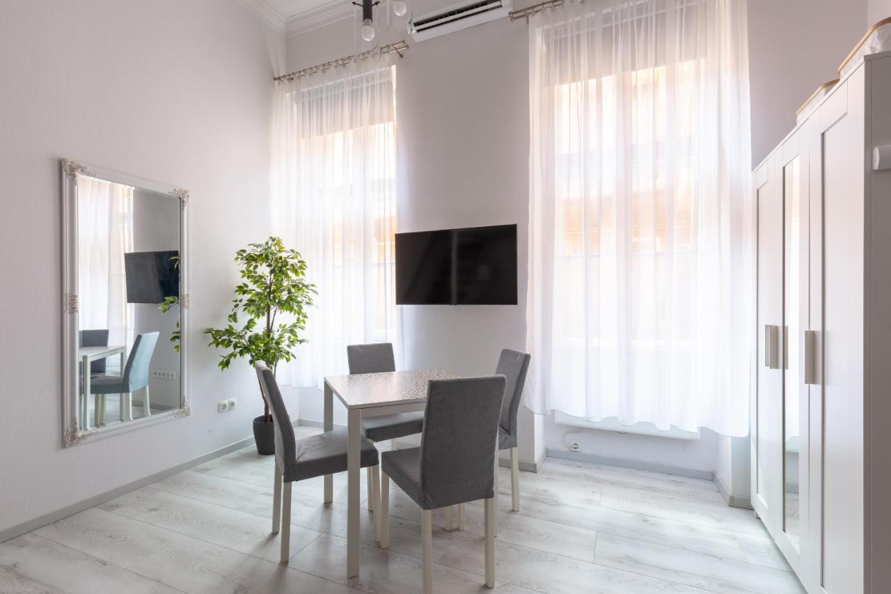 Standard Apartment By Hi5-Relax With Style Studio Budapest Luaran gambar